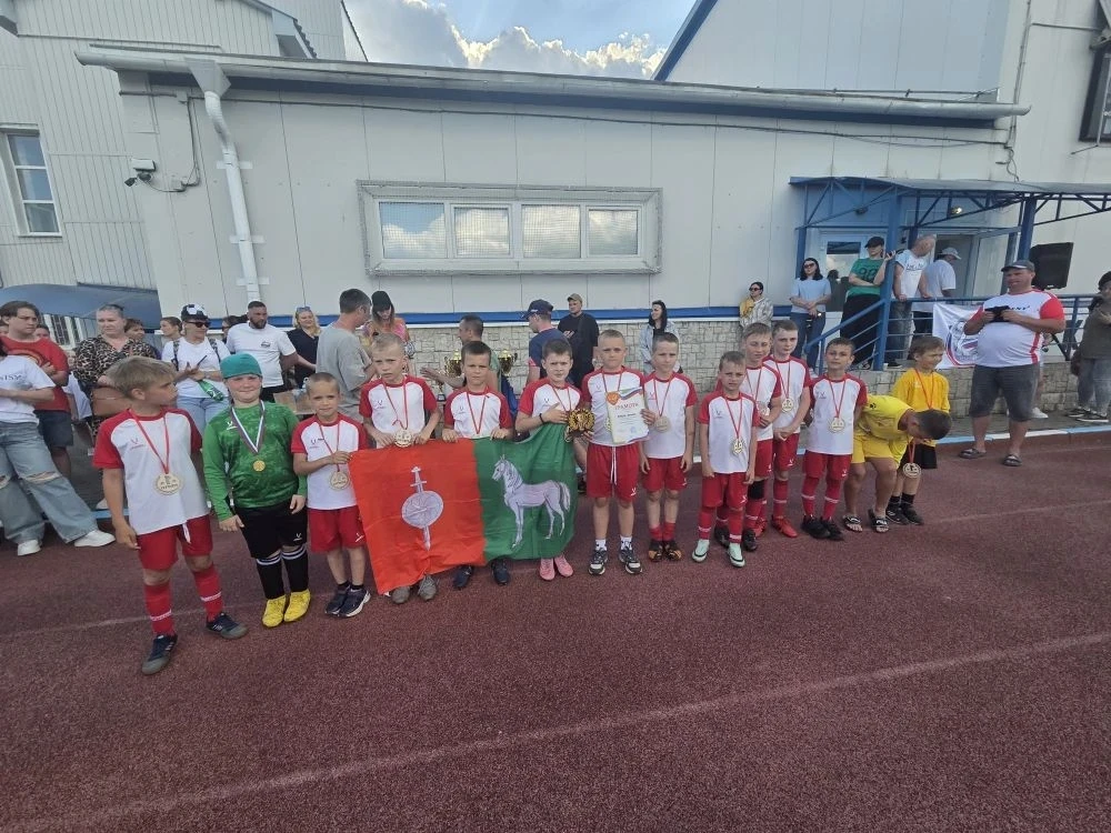 ✨Двойной успех наших юных футболистов✨
⚽ 24 мая в Лебедяни команда тренера - преподавателя Железниче