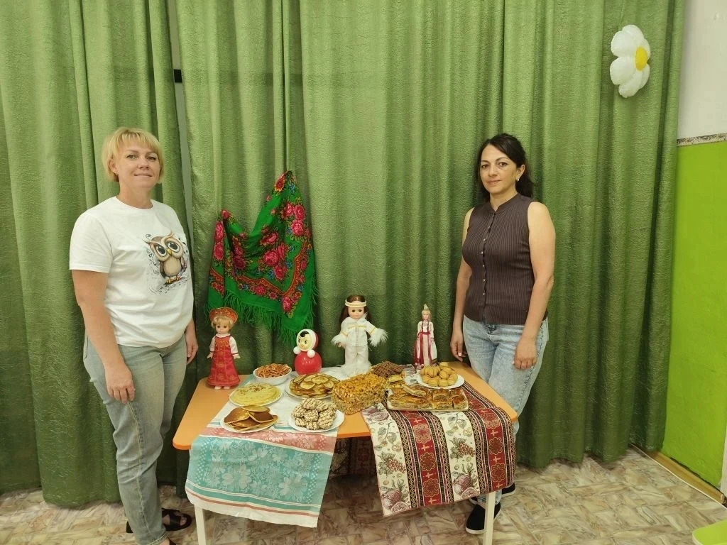 В группе " Матрешки" провели мероприятие, приуроченное к году Народного единства. Познакомили детей 