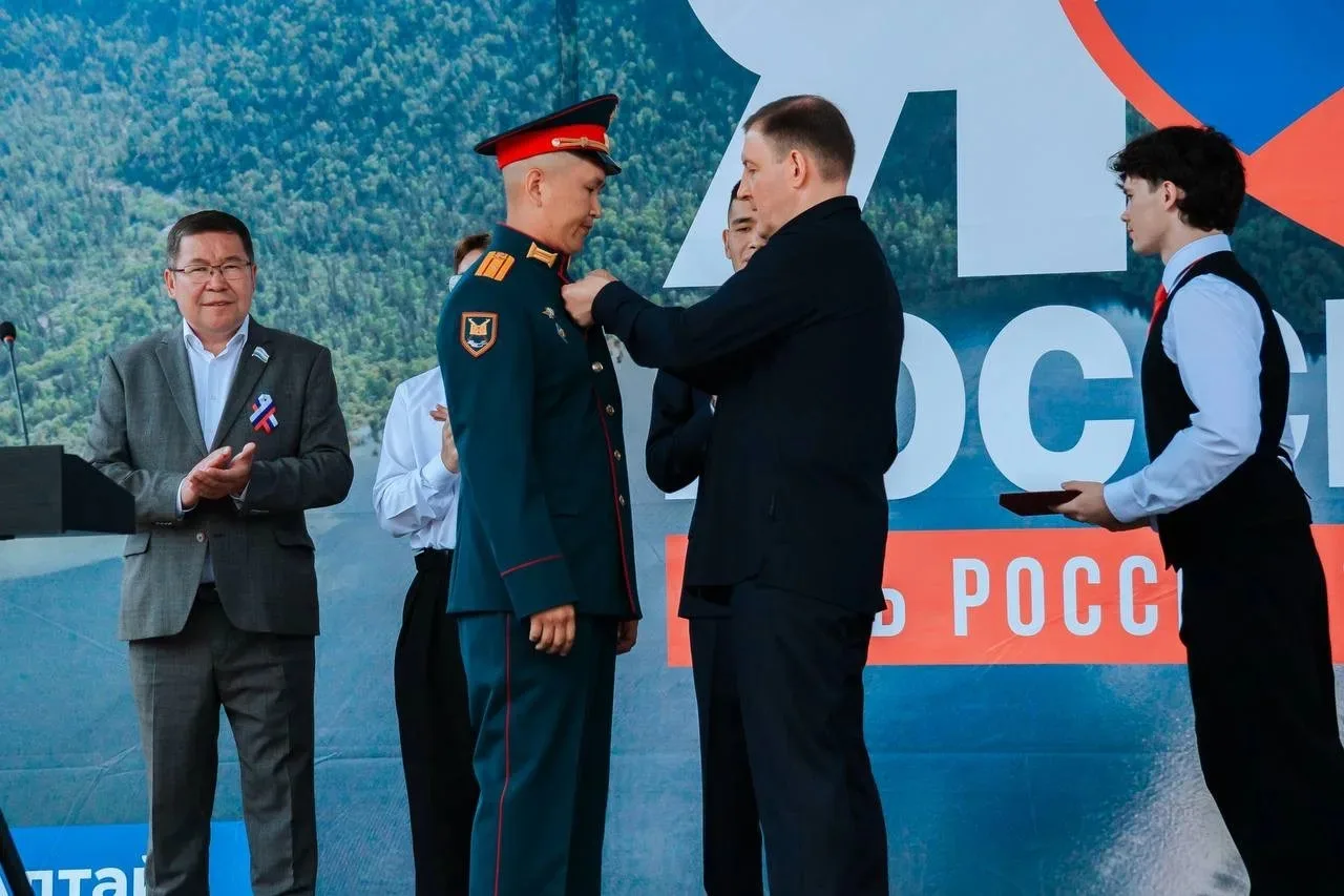 Медалью «За Отвагу» награждён начальник Военного учебного центра при ГАГУ Урматов Айас Валерьевич

В