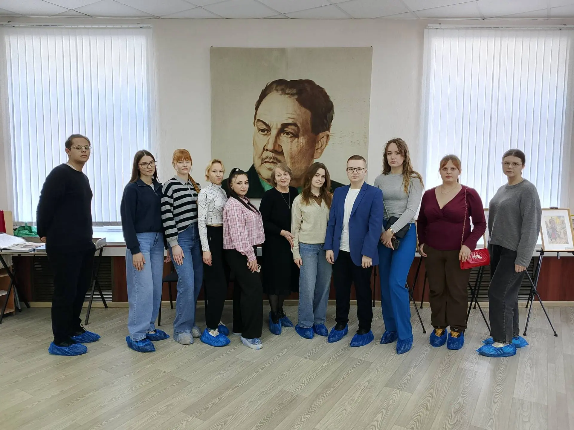 В Детской художественной школе им. А.М. Герасимова продолжается выставка работ воспитанников "Свет д