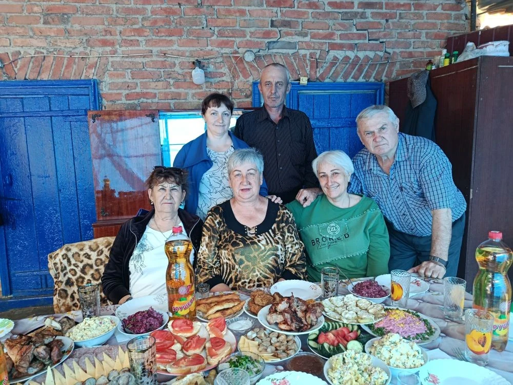 «Дружные соседи»: как чашка чая и добрая беседа меняют жизнь пожилых людей в Ипатовском округе
В рам