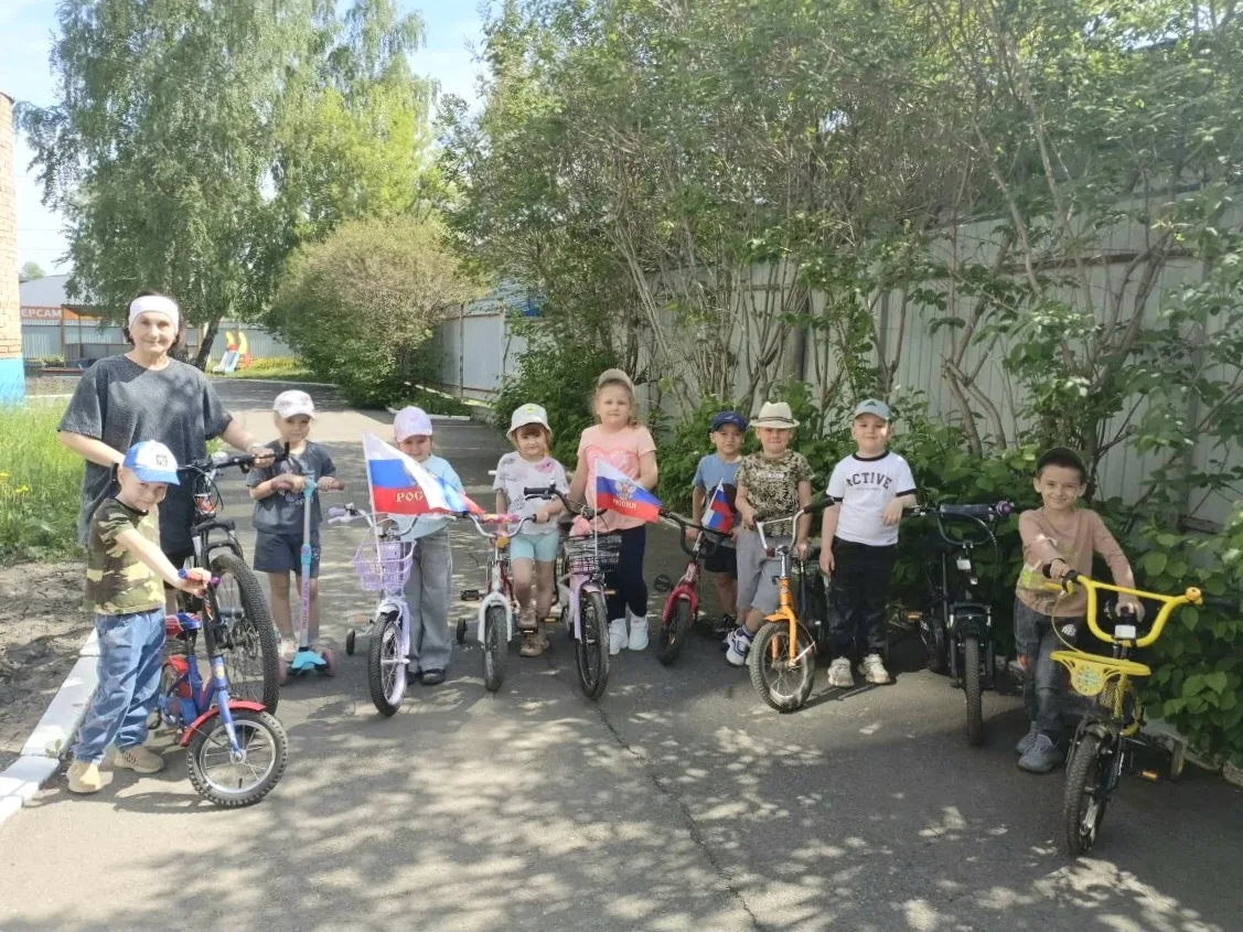 🚲 Наша старшая группа «Розочка» весело и с пользой отметила Всемирный день велосипедиста! 👦👧
Ребя