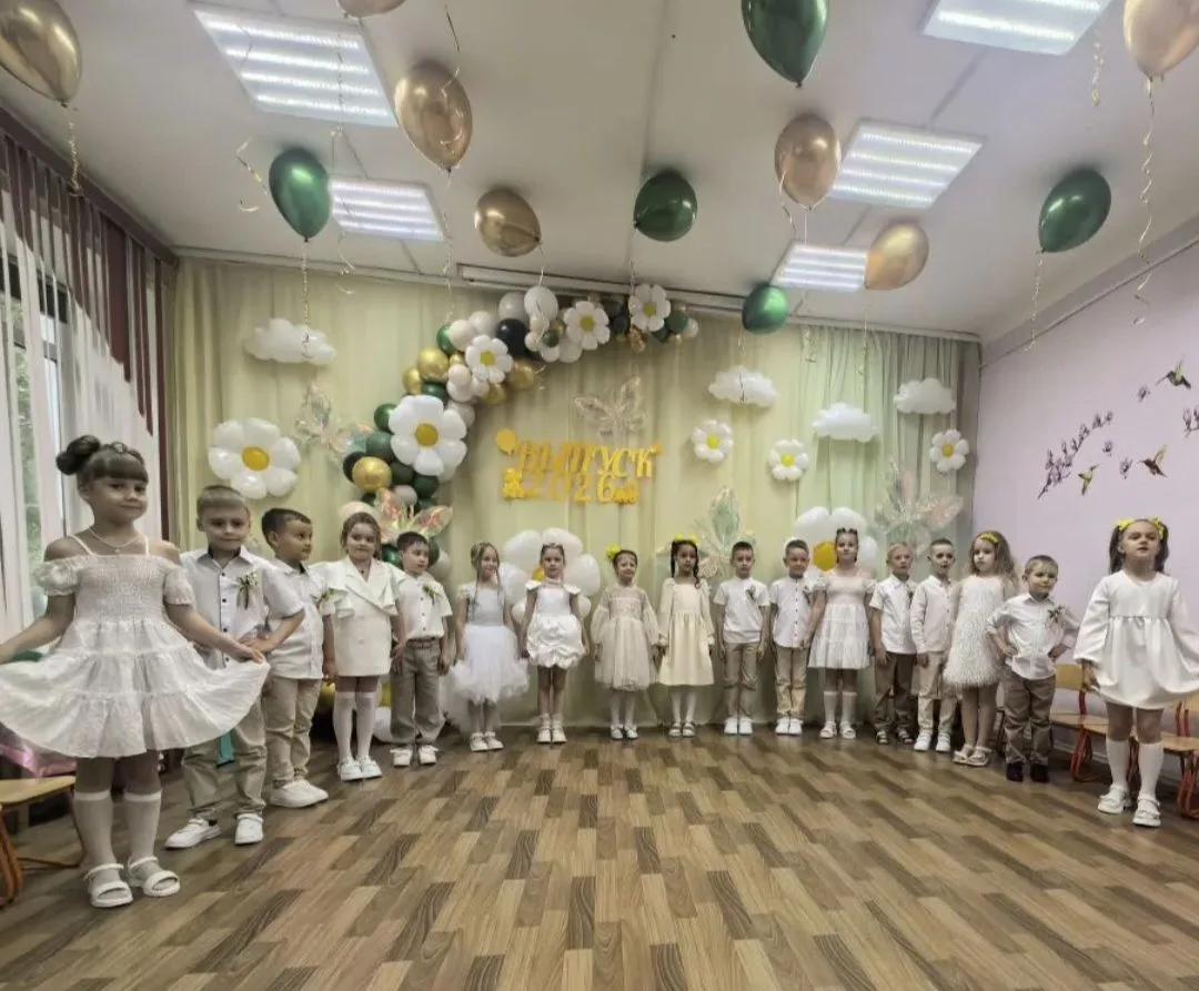 🎉✨Выпускной… Слово, которое звучит одновременно радостно и грустно.
✨Радостно — потому что вы, наши