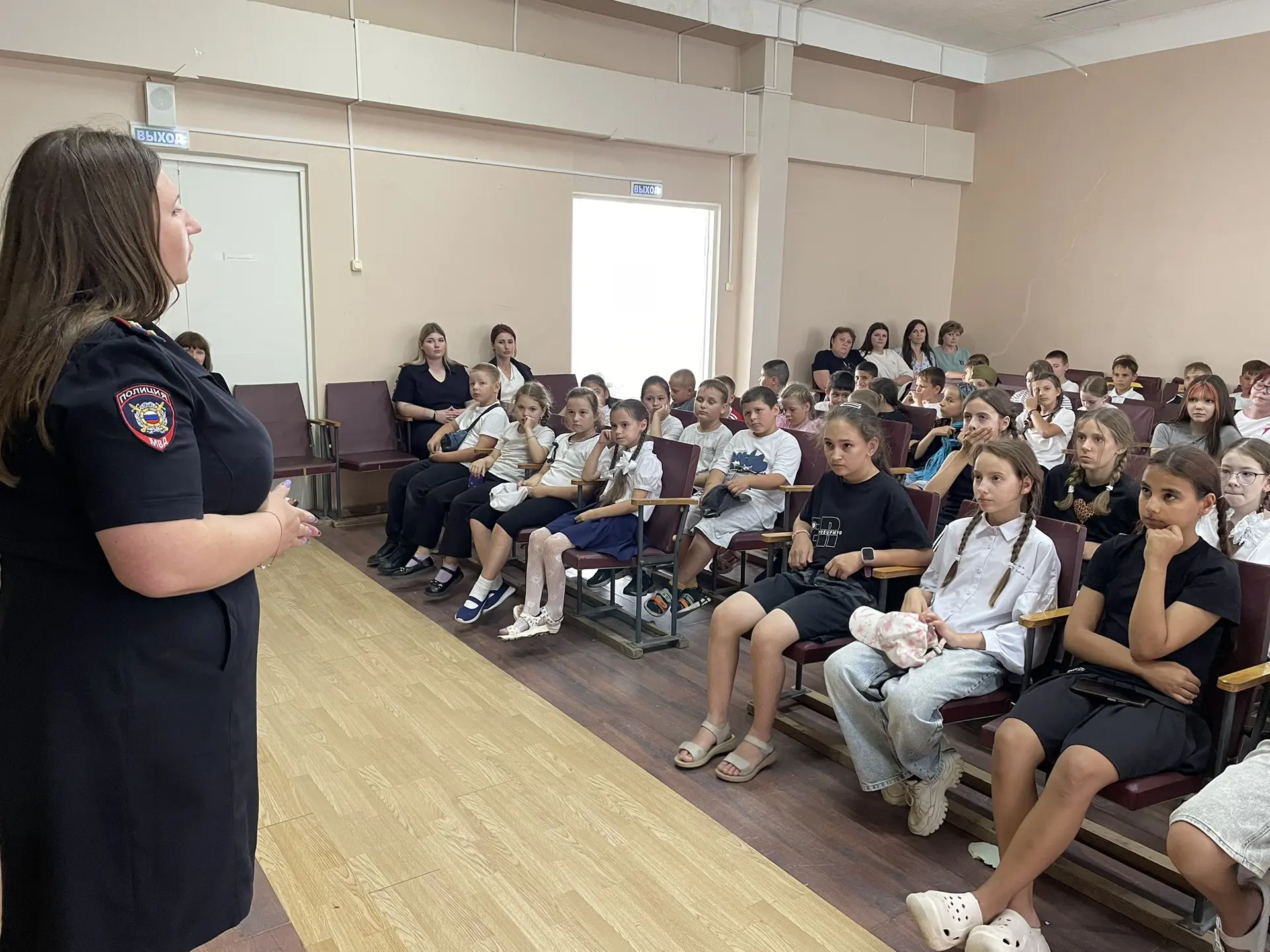 🚨 Безопасное лето: встреча с инспектором ПДН

Вчера в нашем лагере прошла важная профилактическая б