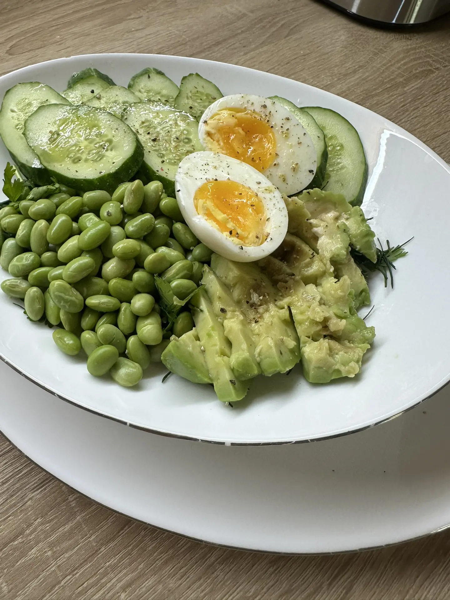 ЛЁГКИЙ И БЫСТРЫЙ УЖИН 🥑🫛🥚


Летом совсем не хочется стоять у плиты.

Хочется чего-то простого, вк