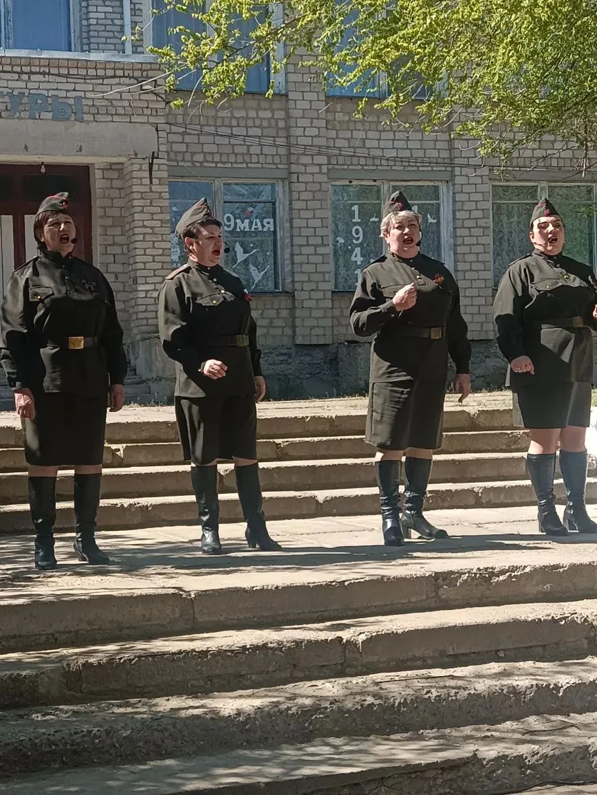 В годы Великой Отечественной войны фронтовые бригады, выступая на передовой, поддерживали боевой дух
