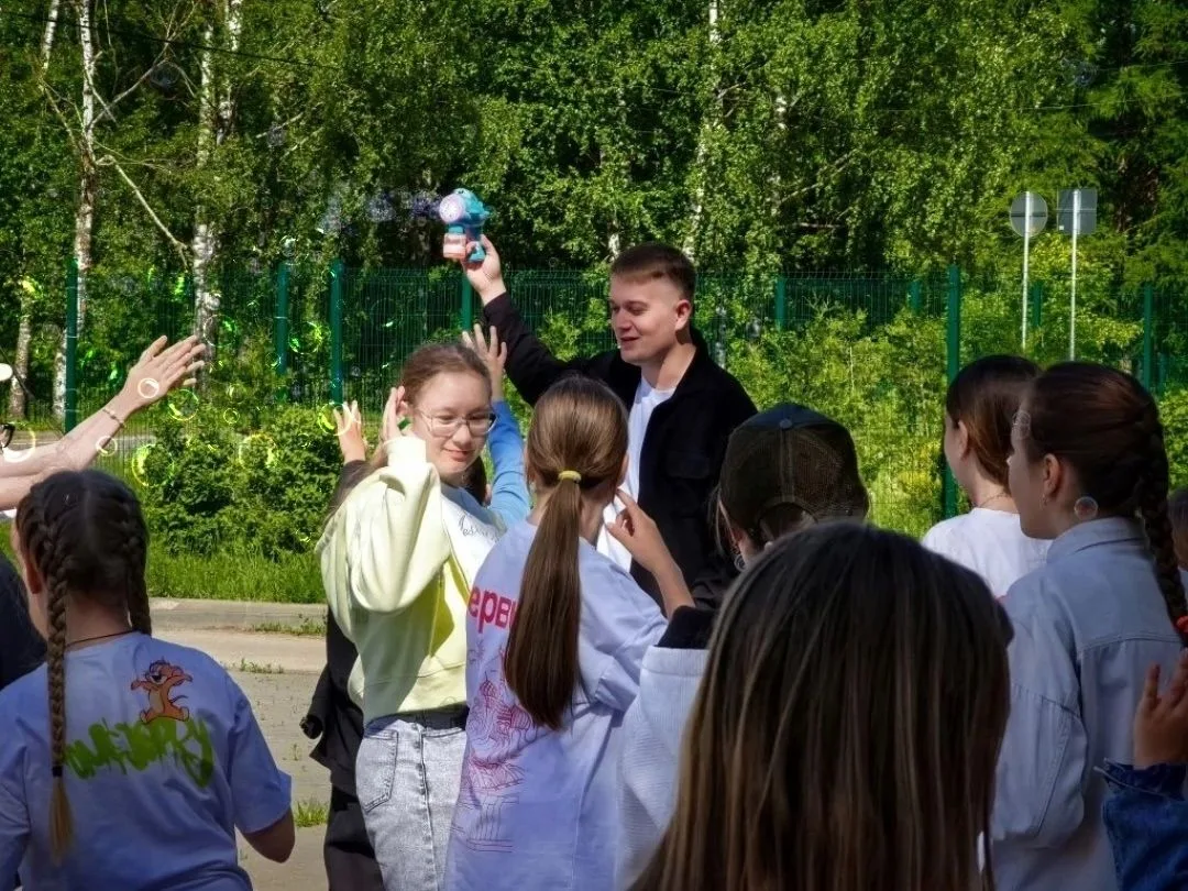 Прогулочная группа "Затейники" 
1 день: Город "Встреч". День защиты детейСегодня прогулочная группа 