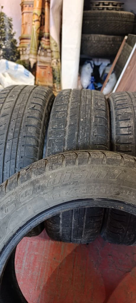 Продам комплект б/у резины 185/60 R15. Цена 2000 руб. Без торга!