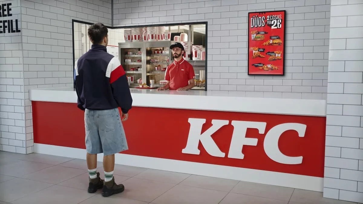 Шипящая реклама, которую невозможно забыть

В Испании у KFC вышла кампания «Dúos», построенная на од