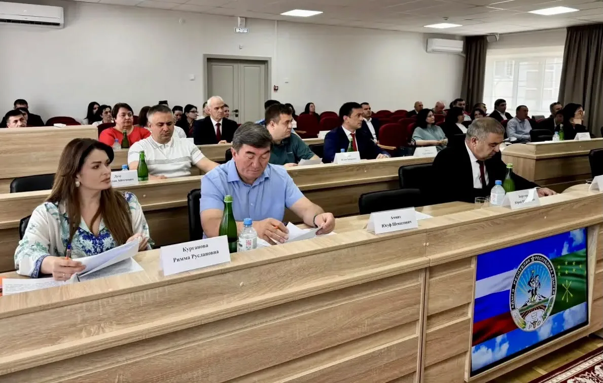 Сегодня состоялась очередная 35-я сессия Совета народных депутатов муниципального образования «Тахта