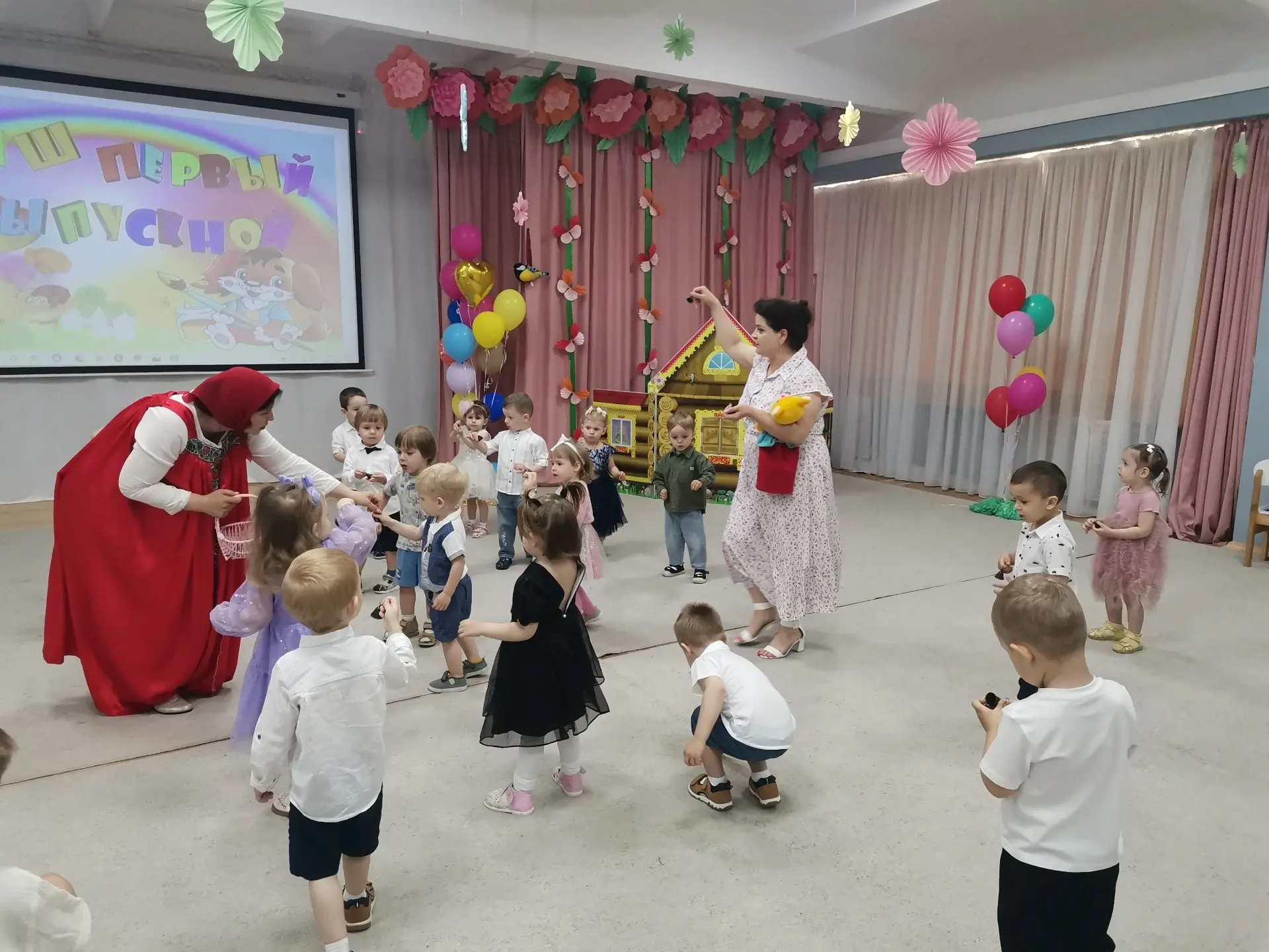 В 2 группе прошел выпускной бал!🎈🎉✨
Принял когда-то ты нас совсем малышами,
Твои стены, словно дом
