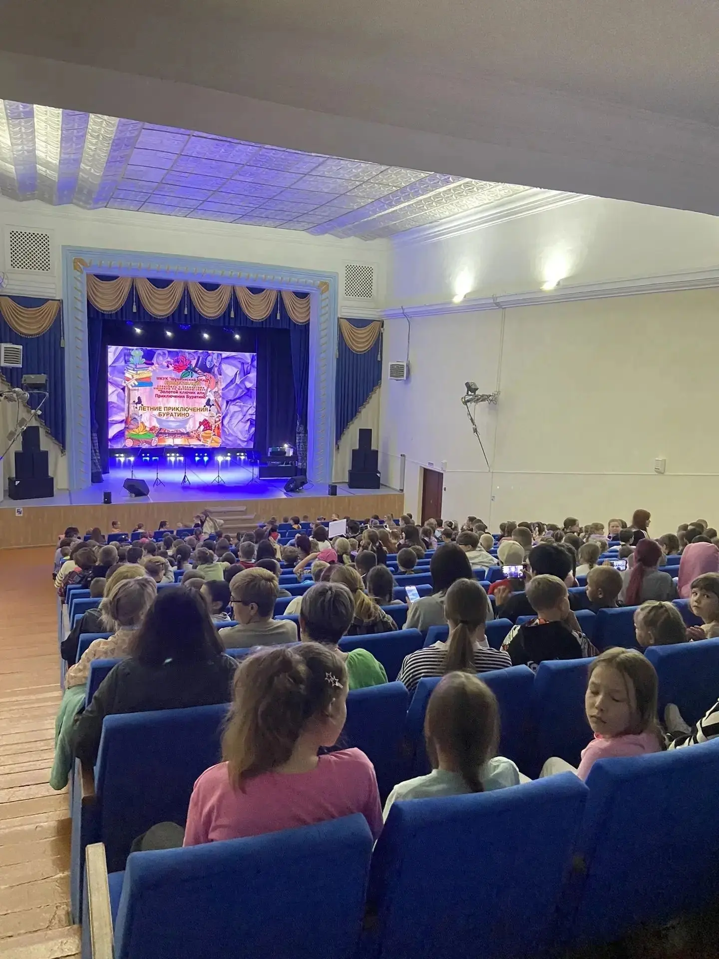 ЛЕТО НАЧИНАЕТСЯ С УЛЫБКИ!
В школах Шумихинского округа открылись летние лагеря с дневным пребыванием