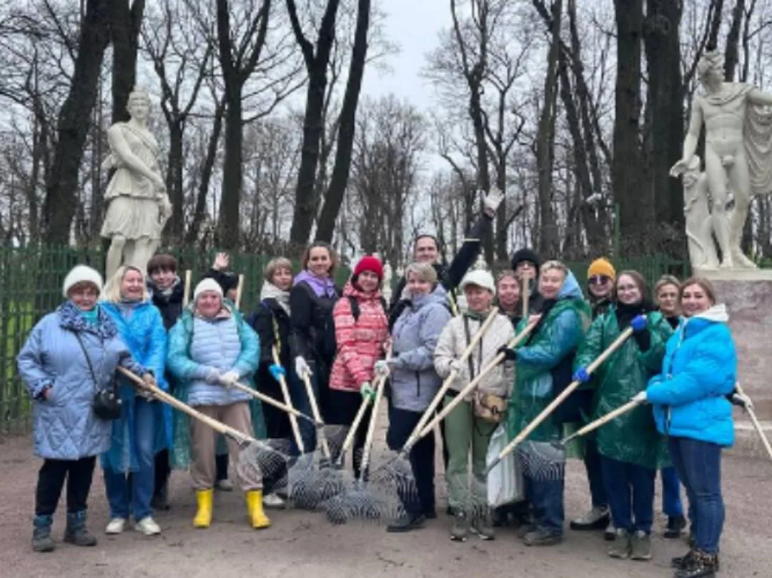 Наши сотрудники на городском субботнике: вместе делаем город красивее!
Команда нашего Центра вышла н