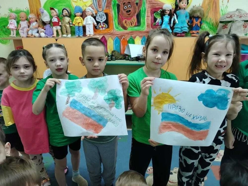 12 декабря отмечается День Конституции Российской Федерации. Уже в дошкольном возрасте мы знакомим с