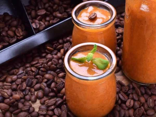 ☕ Кофейный смузи с хурмой

Ингредиенты

• Хурма — 2 шт.
• Кофе свежесваренный — 250 мл
• Сироп карам