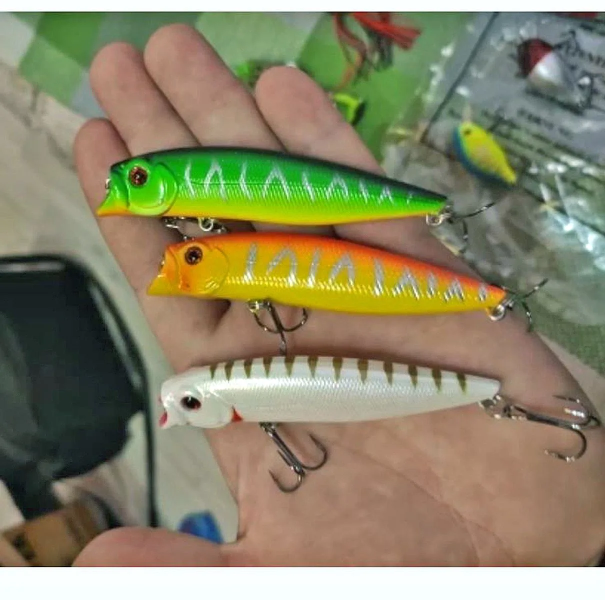 Копия - Tsuribito Jerk POP 90F

(от Fishinapot) (90мм / 11гр.) - Плавающий подповерхностник, рыскает