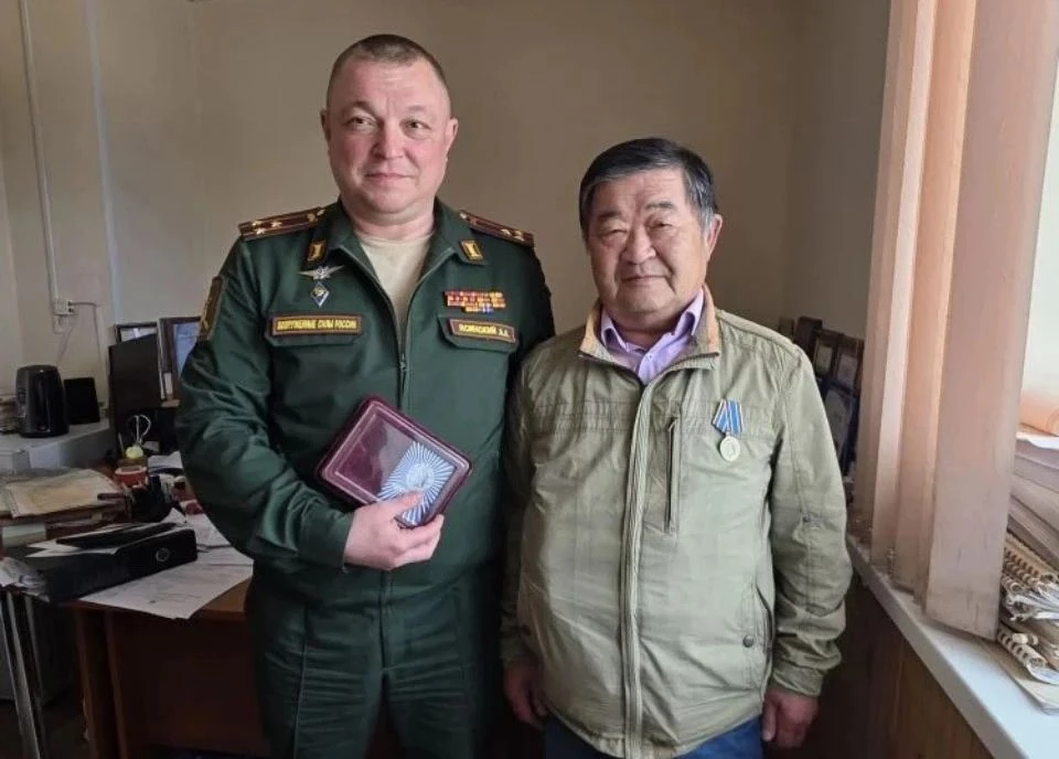 📍ПОРОНАЙСК

Ким Ден Хо, генеральный директор АО «Молокозавод Поронайский», всегда помогает фронту, 