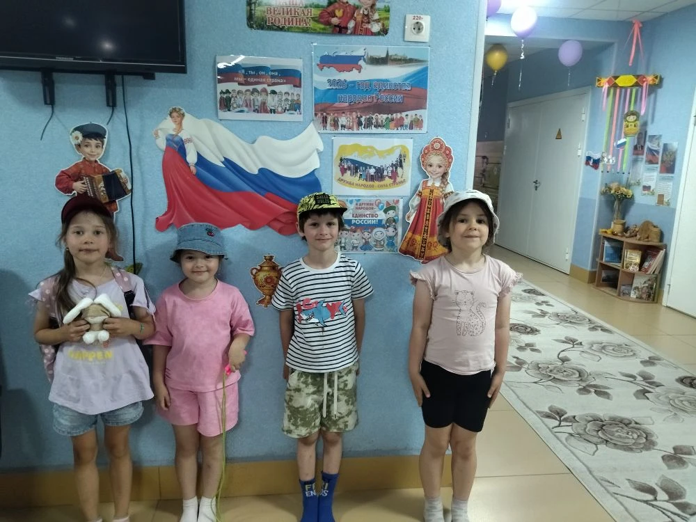 🇷🇺 Тема недели «Я Ты, Он, Она вместе целая страна» 8 группа Радуга 🌈 (3 корпус)

На этой неделе в