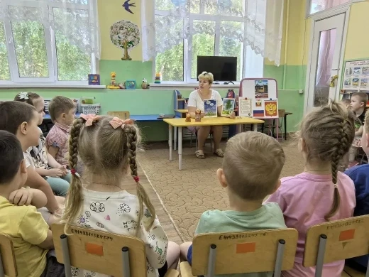 День рождение нашей любимой Родины!

Сегодня во второй младшей группе "Пчелки " прошло тематическое 