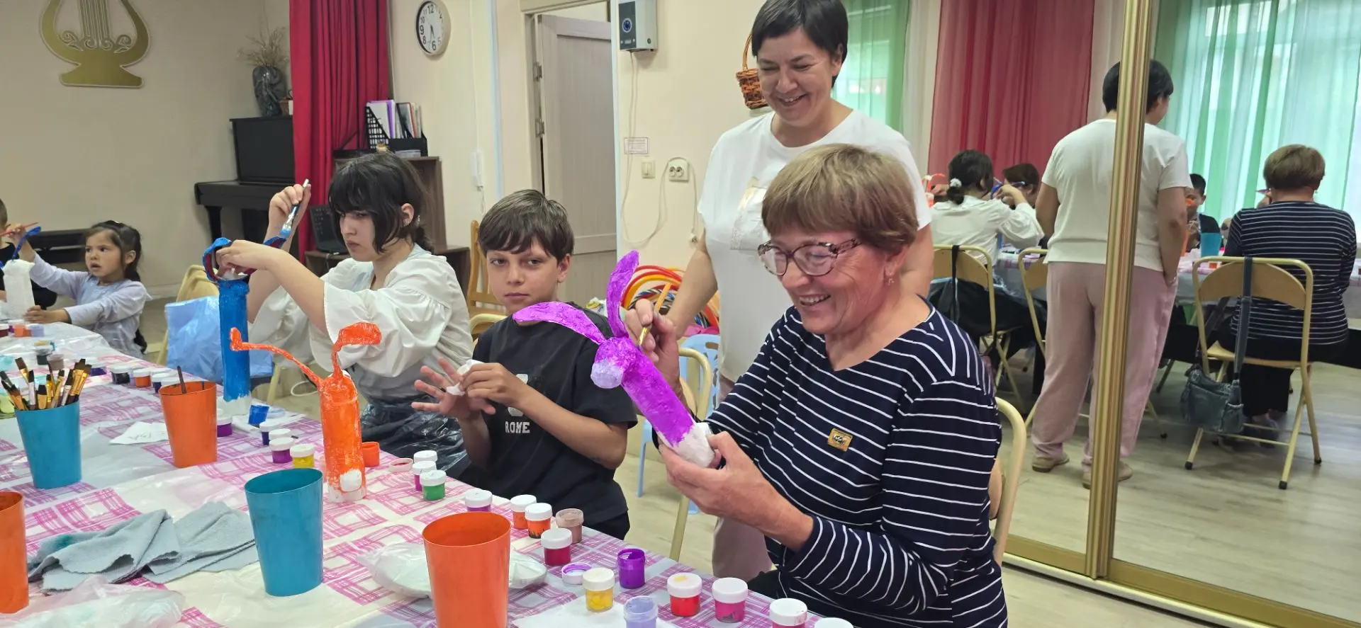🎨Сегодня в школе искусств прошёл второй мастер‑класс, посвящённый нашему ушастому другу. 

🪄Участн