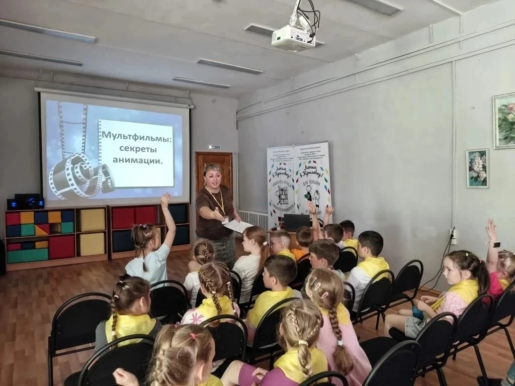 Школьный лагерь "Солнышко " ☀
🎞️ Вчера ребята отправились в библиотеку им. И.А.Крылова на мероприят