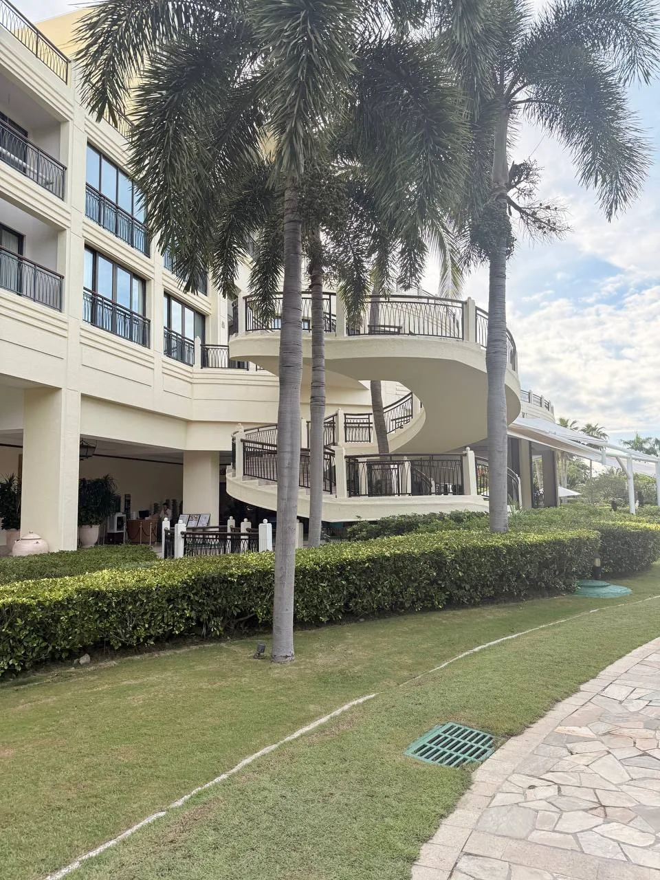 🌟Sanya Marriott Yalong Bay Resort & Spa 5*
📍Ялонг Бей 

Если выбирать отель для комфортного семейн