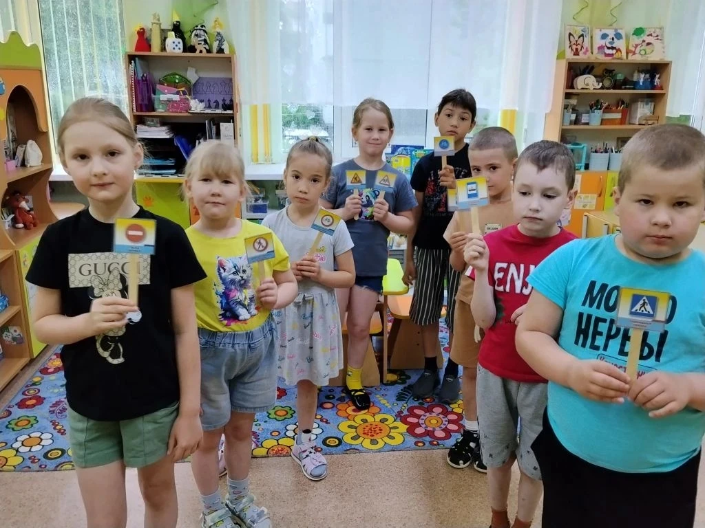 🛑СТОП! 
Будущие первоклашки принимают экзамен по ПДД. 
Вы не поверите! Дети выпускных групп экзамен