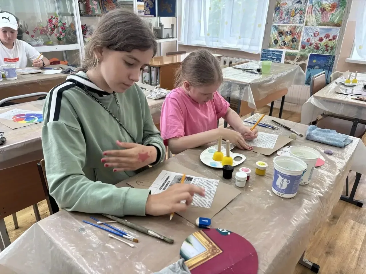День творчества! ✨

В первый день второй смены 4‑й и 5‑й отряды сегодня побывали на крутых мастер‑кл