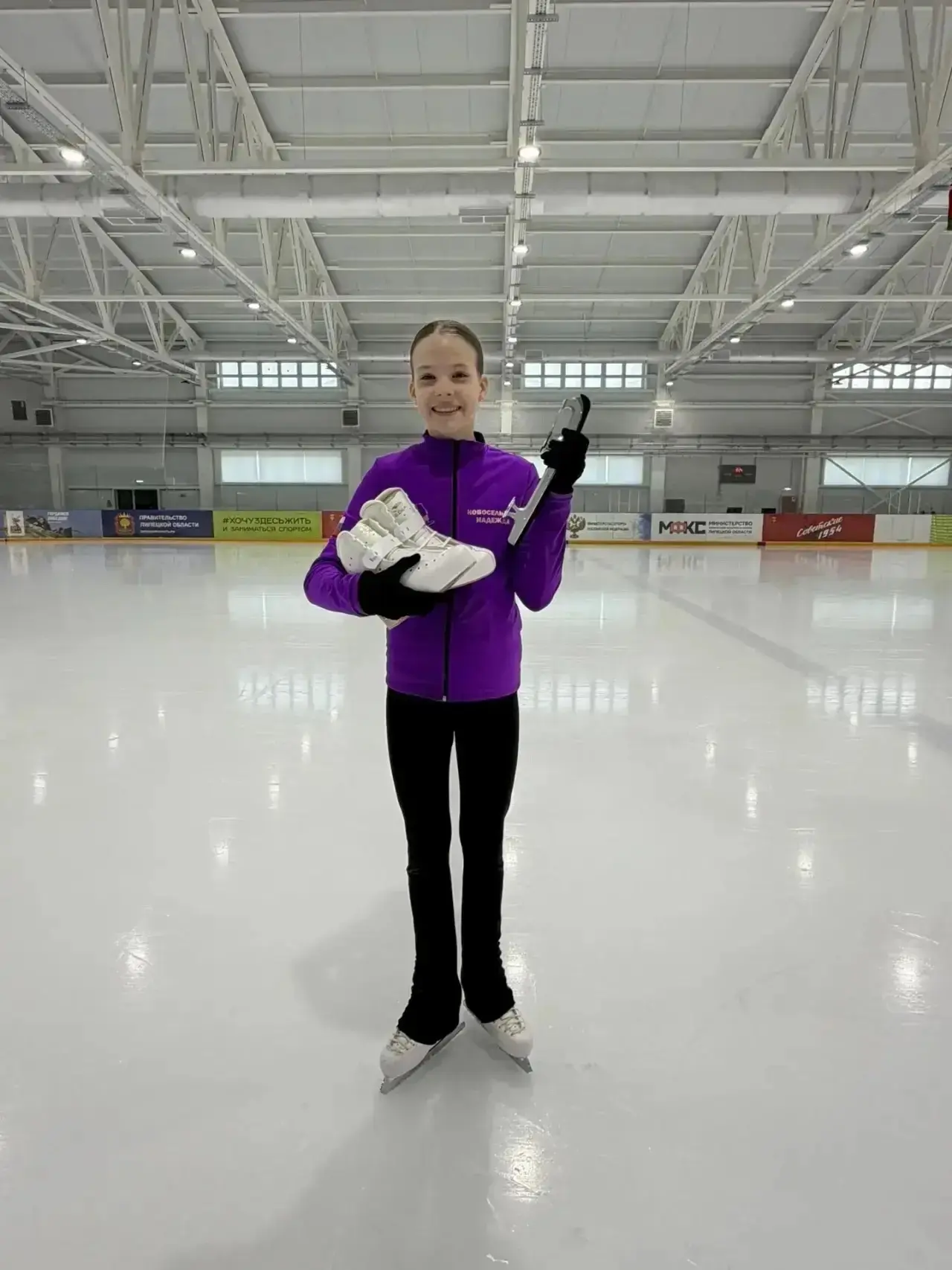 Спортсменки группы УТЭ-1 отделения фигурного катания на коньках получили новую экипировку ⛸️

Для во