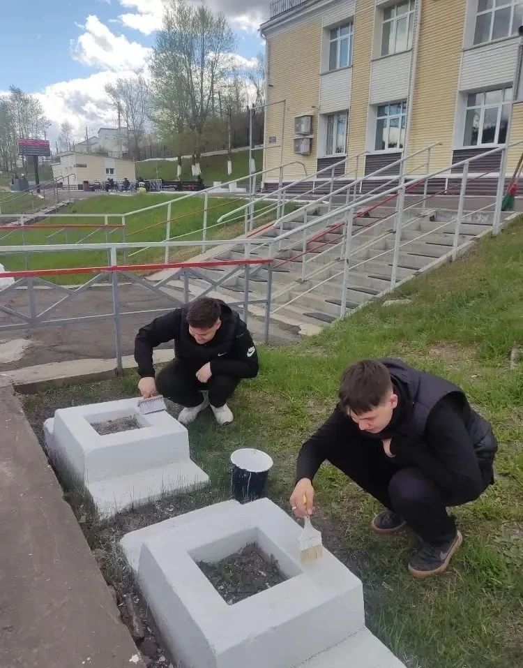 🌱 Готовимся к цветению вместе! Школьники-волонтеры на страже красоты вокзала! 🌱

Весна – время про