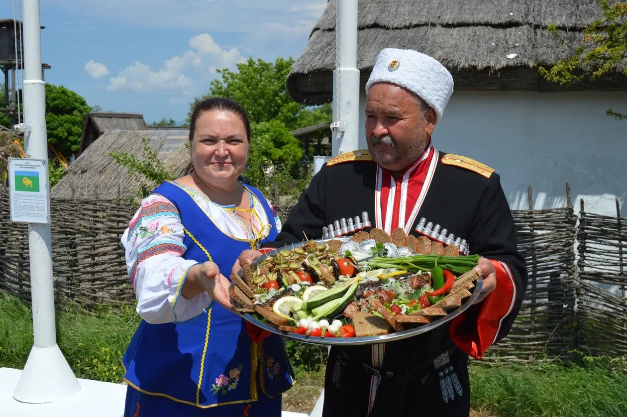 Если гостеприимство, то только такое!

🥩 Традиционный шашлык из мяса,
🐟 караси на мангале,
🍄 гриб