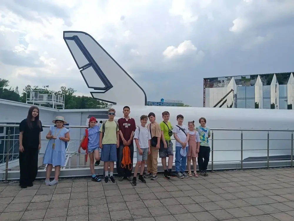 📸 За кадром истории: «Хранители» в гостях у легендарного «Бурана»

🚀 На этой неделе ребята отправи