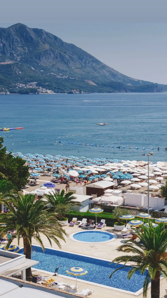 🇲🇪🌴Пляжный отдых в Черногории

Курорт Бечичи отличается протяженной береговой линией с песчано-га