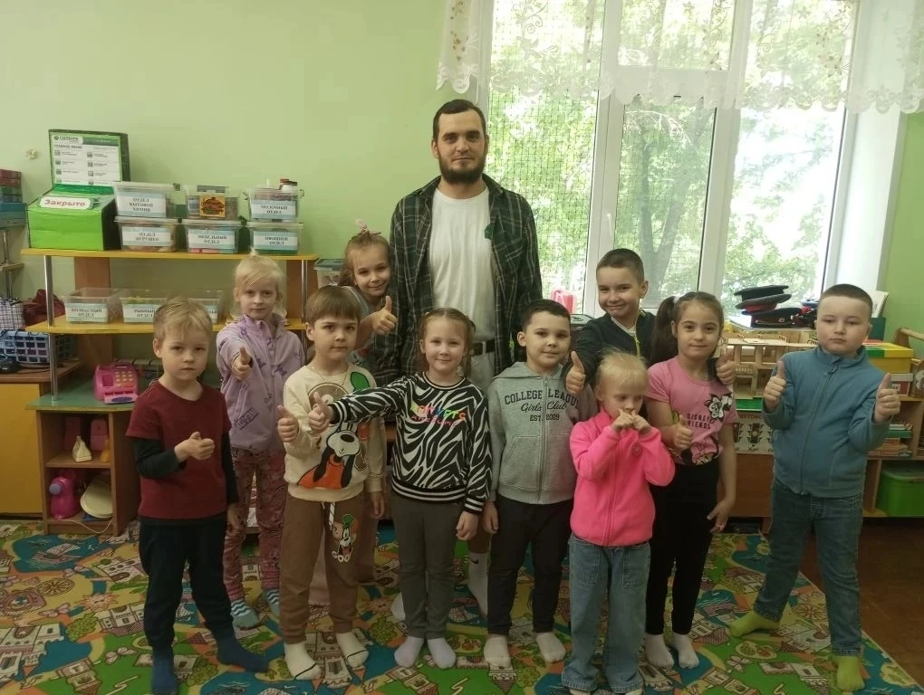 Гость группы. Профессия «Сварщик»👨‍🏭

Труд сварщика можно увидеть повсюду. Поэтому без профессии с