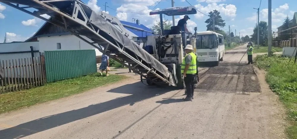 Завершены ремонтные работы автомобильной дороги в местах проседания грунта по улице Ленина в поселке