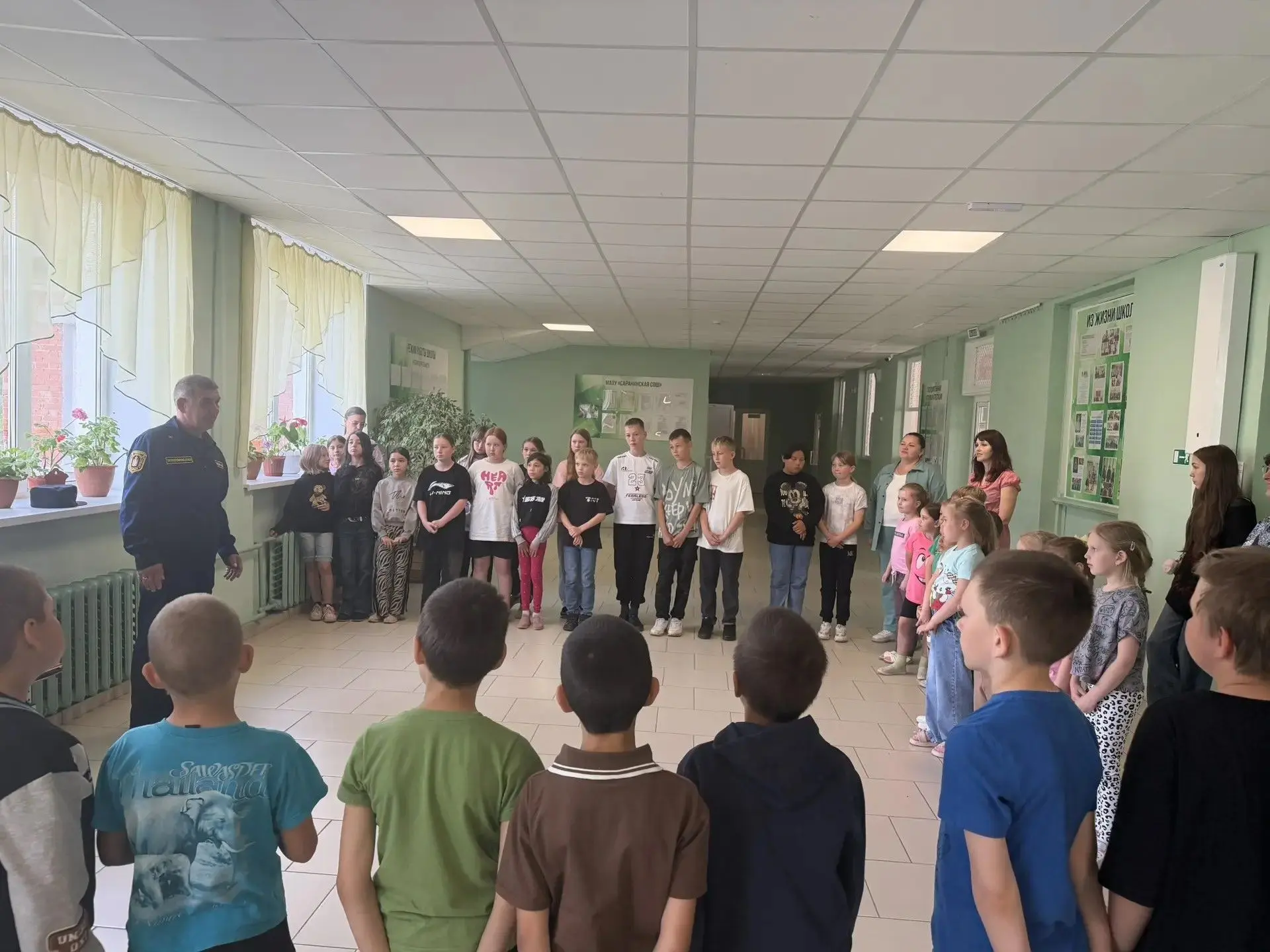 🚨 Безопасное лето: сотрудники ОП ПЧ 1/1 п. Сарана провели линейку для воспитанников школьного лагер