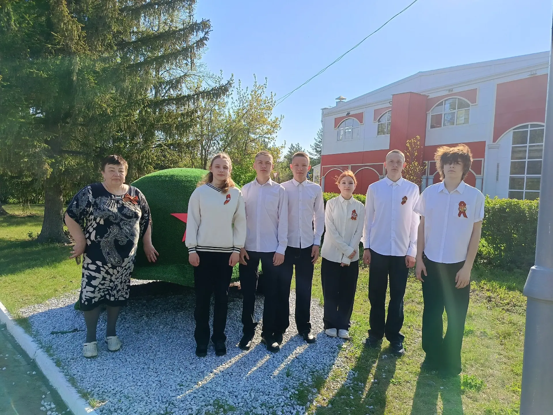 🌟 Гордимся нашими учениками! 🌟
Ребята нашей школы достойно представили школу, стоя в парадном расч