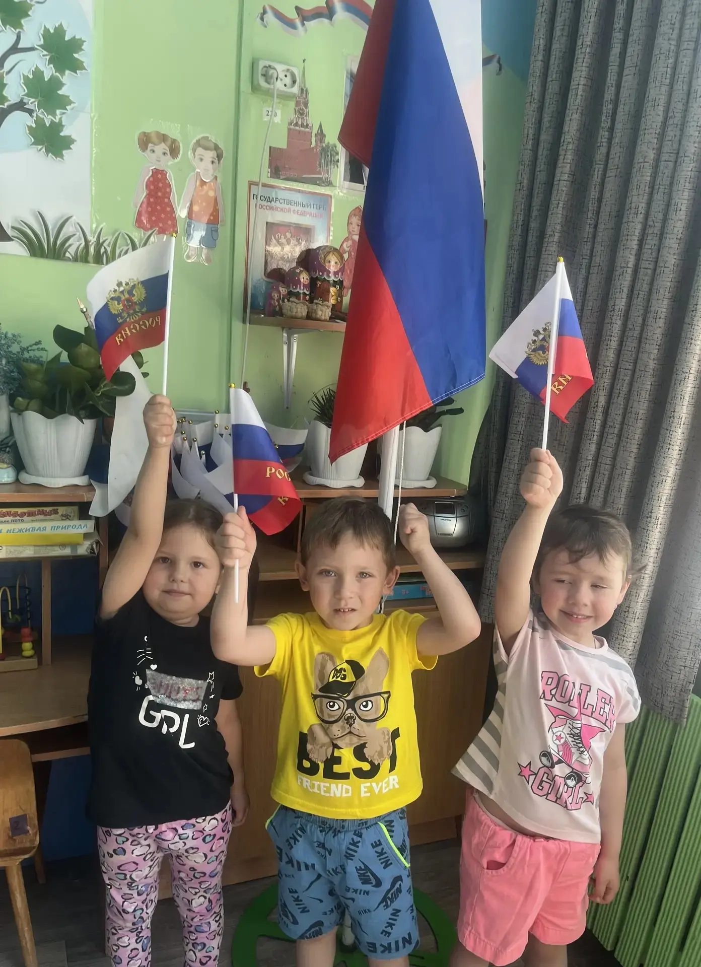 🎨 12 июня — День России! 🇷🇺
В группе «Непоседы» прошел тематический день. Мы говорили о нашей вел