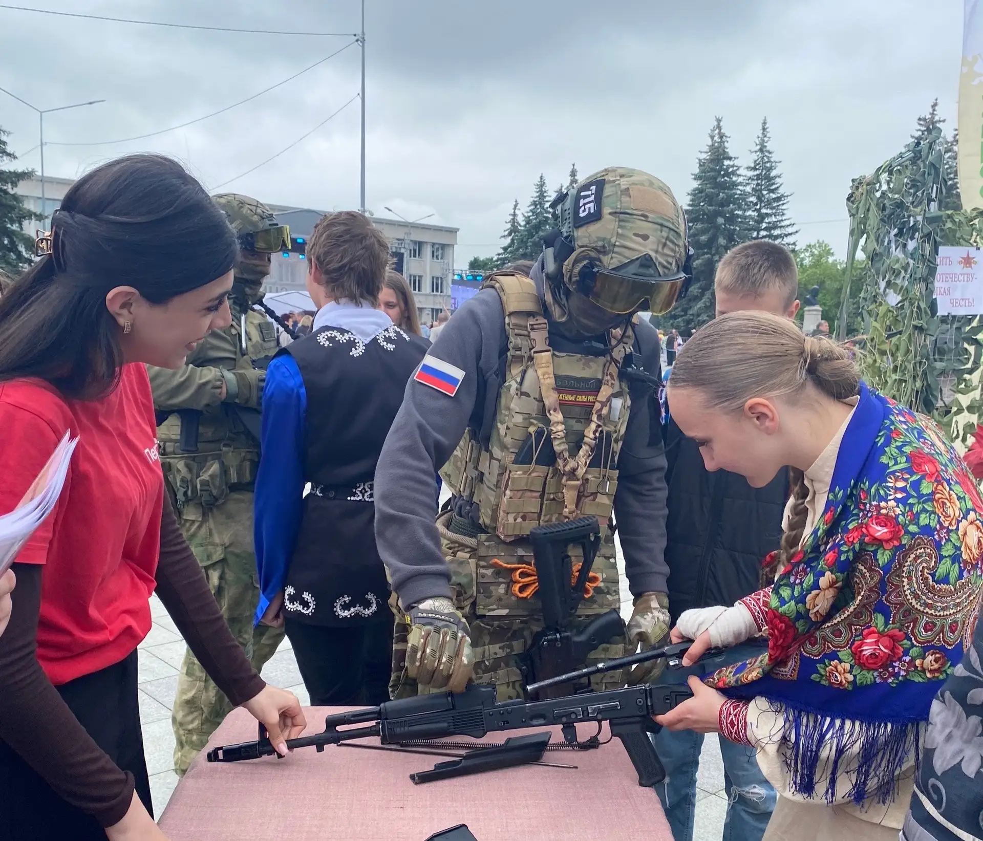 «Троица в Троицке»: праздник единения и любви к Родине!

Активисты Движения Первых из нашей школы яр