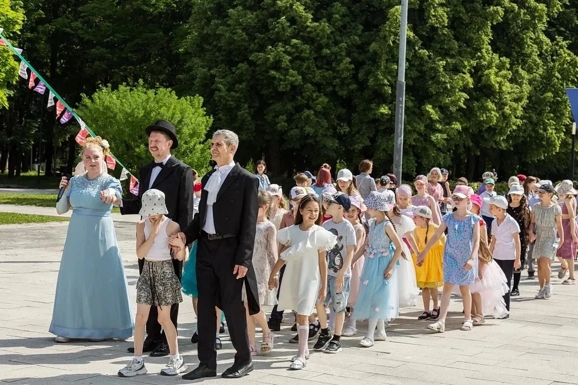 ☀️ЛАГЕРЬ «Сказка»☀️

На летней смене ребята принимают участие:
•в развлекательной программе «Игры на