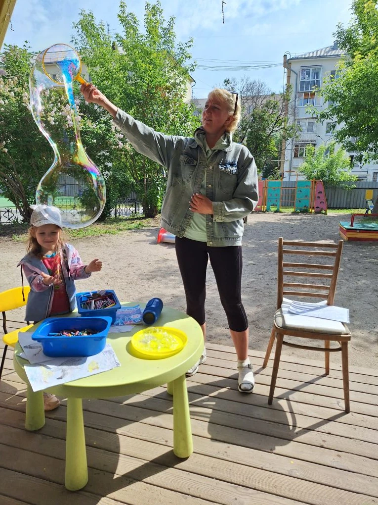💫 Мастер-класс по мыльным пузырям прошёл на ура! Дети удивили всех своими навыками и создали пузыри