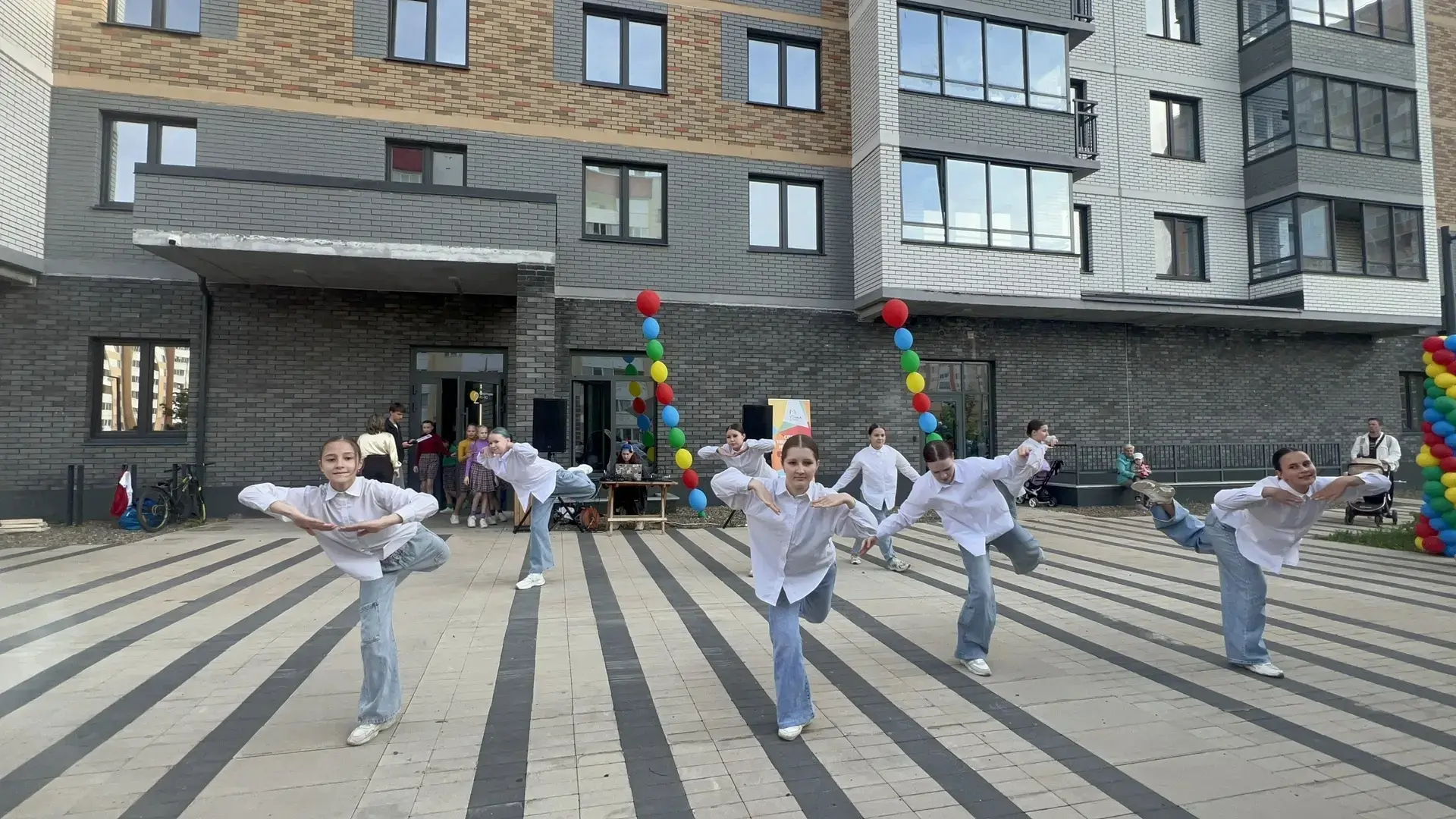 Танцевальный коллектив ИНГУЗ принял участие в городском семейном фестивале "ХОББИ - ФЕСТ"