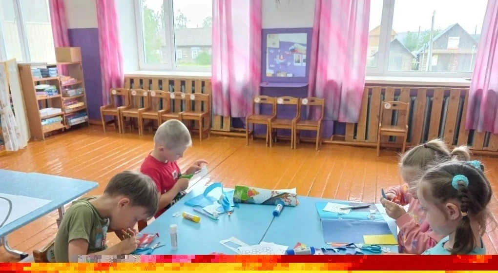 День России! 🇷🇺 🇷🇺🇷🇺
Аппликация ко Дню России в подготовительной группе .
Цель: создание услов