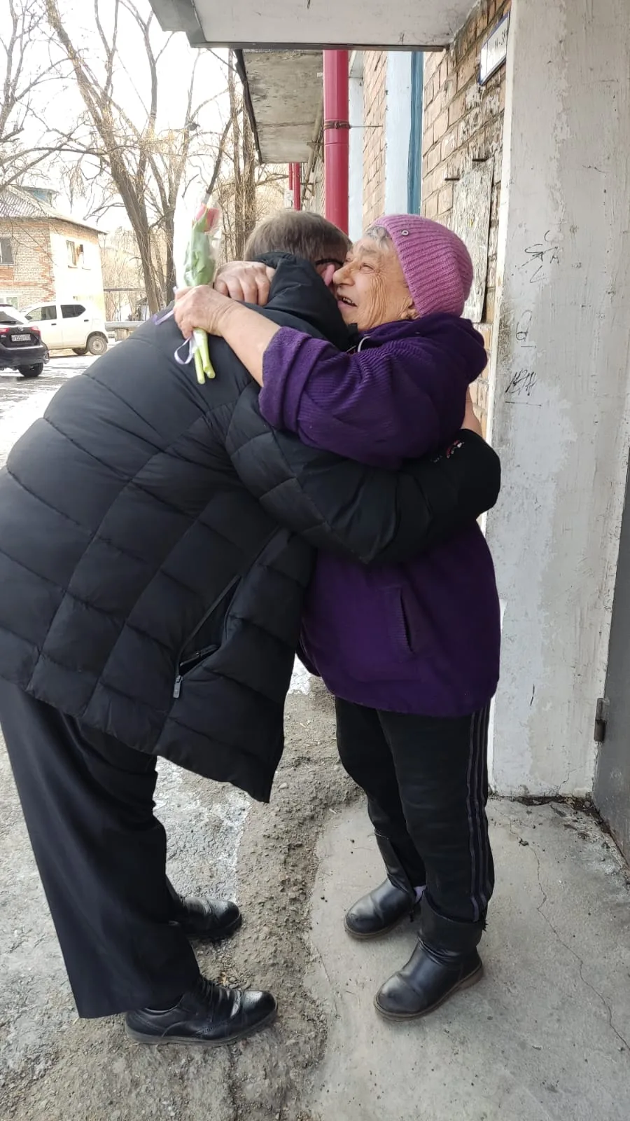 Уже стало традицией в последний рабочий предпраздничный день сотрудники управляющей организации позд