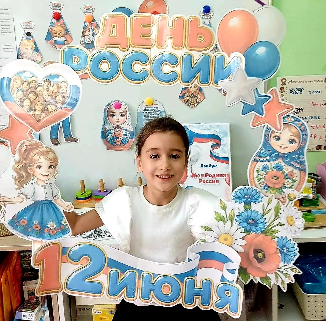 12 июня вся страна отмечает  праздник- День России.  С детьми логопедических групп были  проведены м