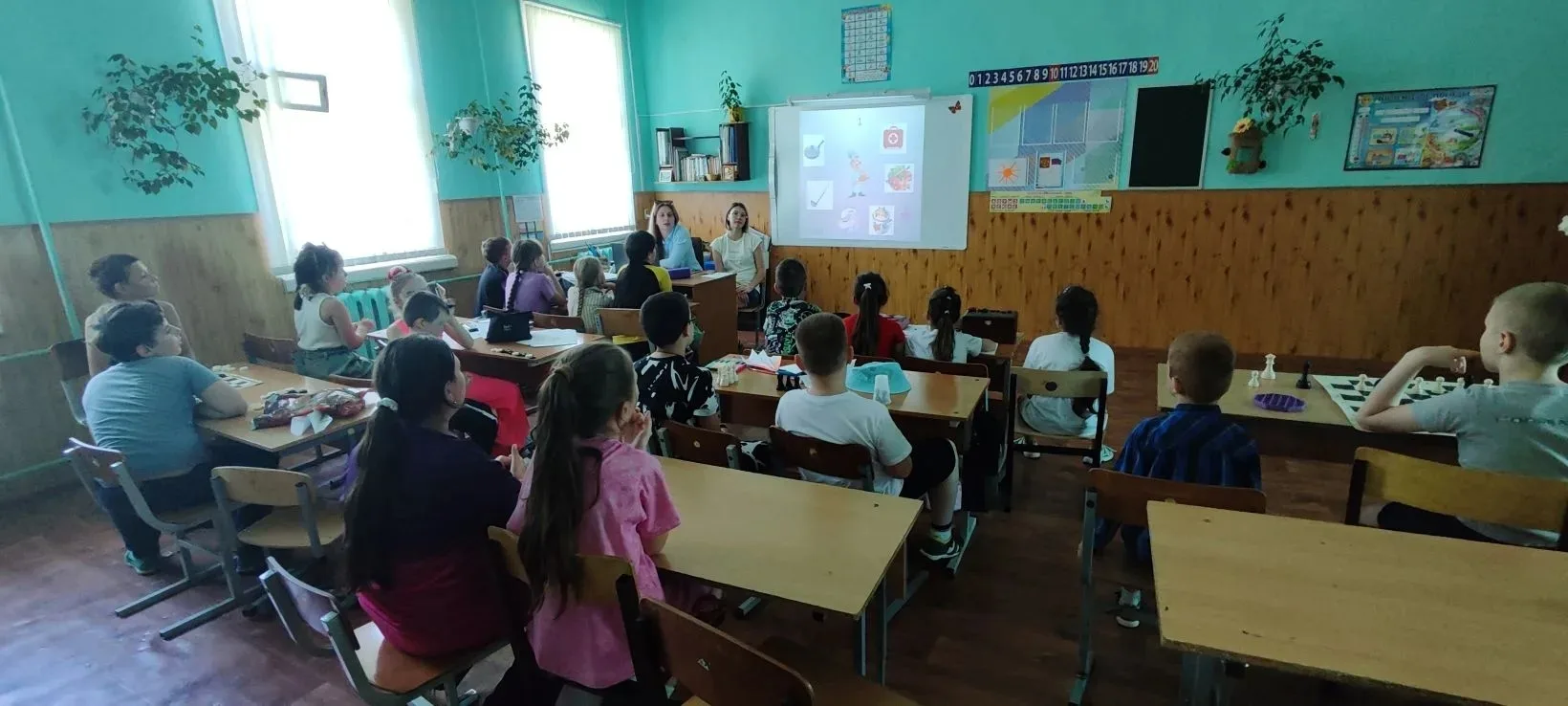 ☀️Вчера в нашем школьном лагере утро началось с познавательной викторины, посвящённой Дню профессий.