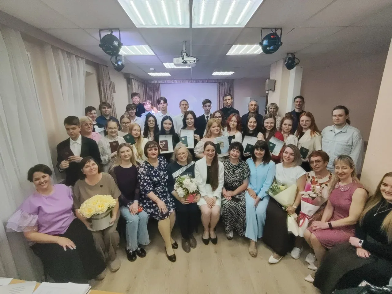 🎶9 июня в нашей школе состоялось вручение свидетельств об окончании Детской школы искусств № 9.
Дор