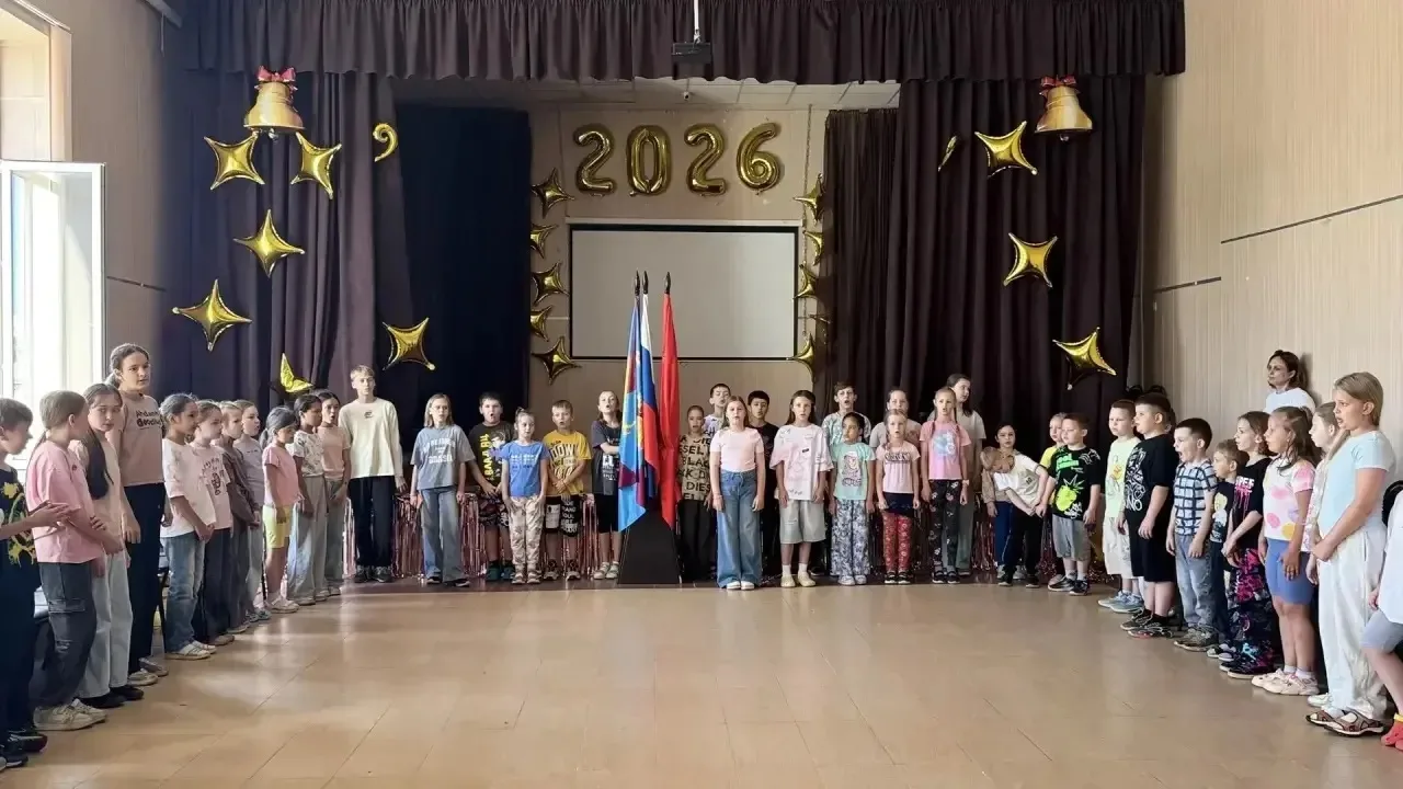 15.06.26
День в лагере начался с торжественного подъёма флага и исполнения Государственного гимна Ро