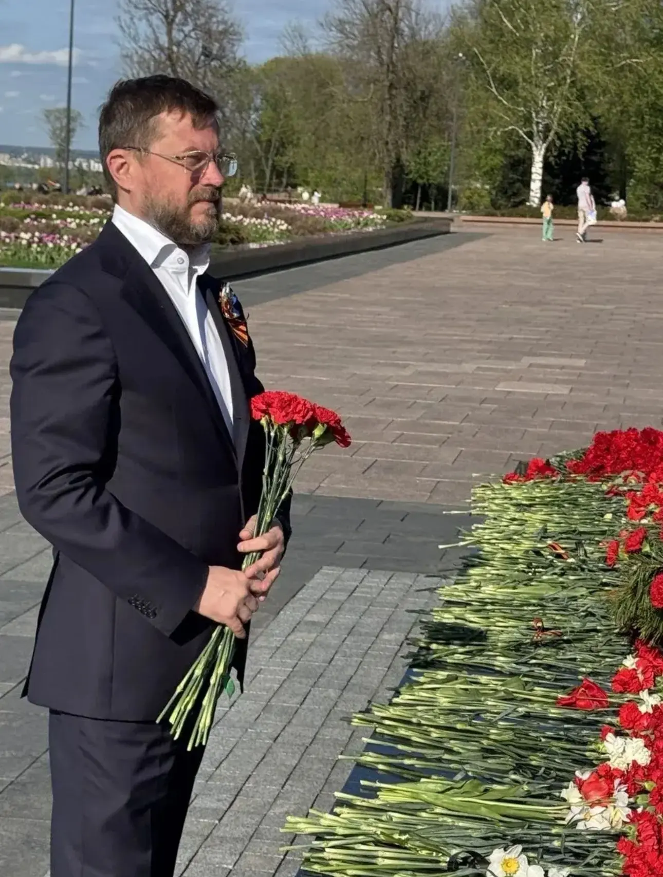 Руководитель фонда капитального ремонта Дмитрий Гнатюк почтил память горьковчан, погибших за Родину 