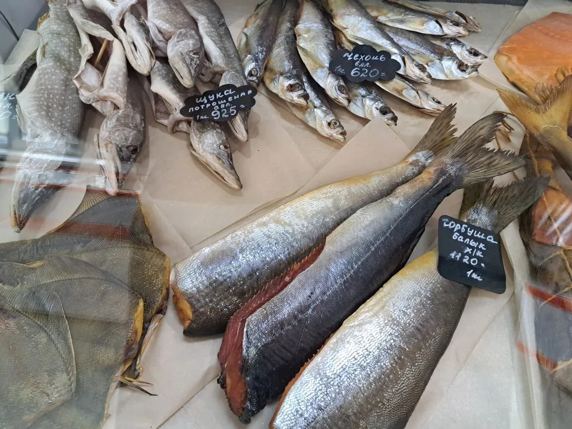 Доброе праздничное утро 🇷🇺!
У нас свежая поставка копчёной и с/с рыбы 🐟😋.
Ждём вас!